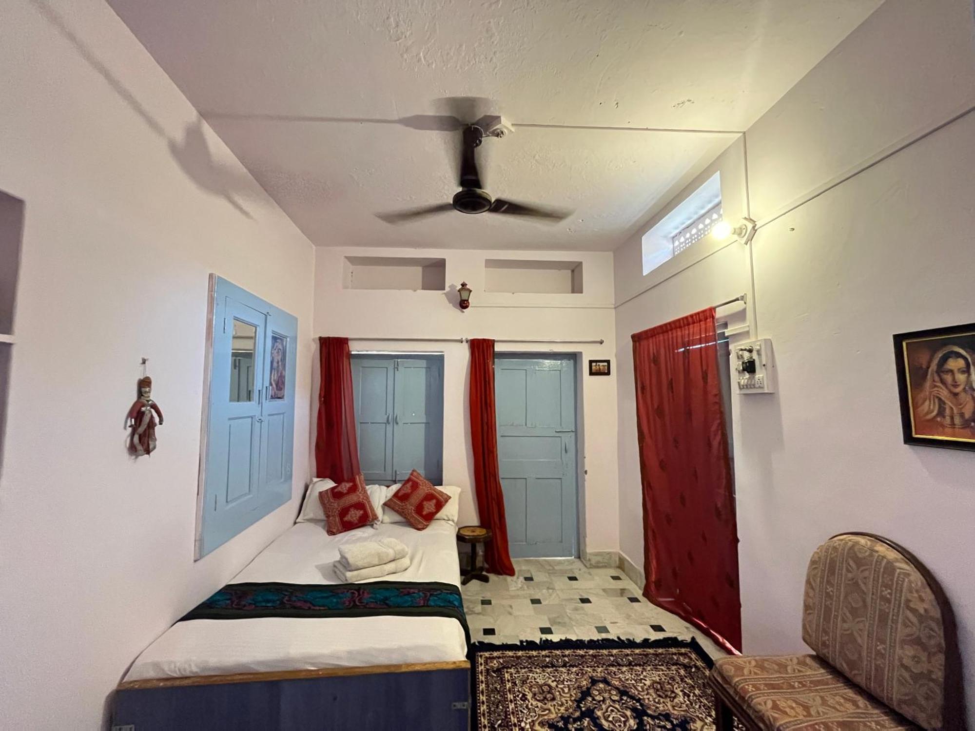 Hostel Marigold Home Stay Jaisalmer Rum bild